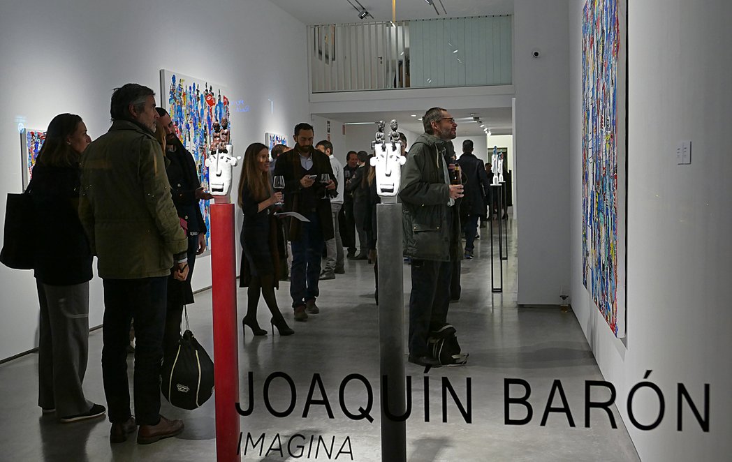 Fachada Galería Marlborough Barcelona. Exposición Joaquín Barón